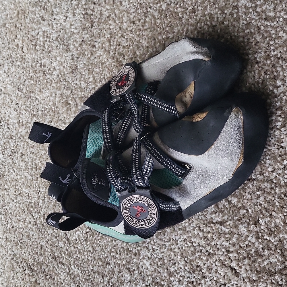 Size 8 (39.5) tenaya oasi lv climbing shoes